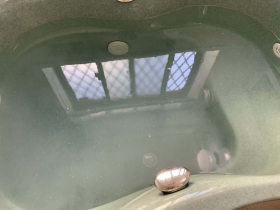 ジェットバスから湯垢がでる、、1年ごとの洗浄でもたまってしまう汚れ