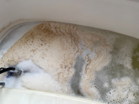 「前回の洗浄から1年…風呂釜の中、実はこうなっています」